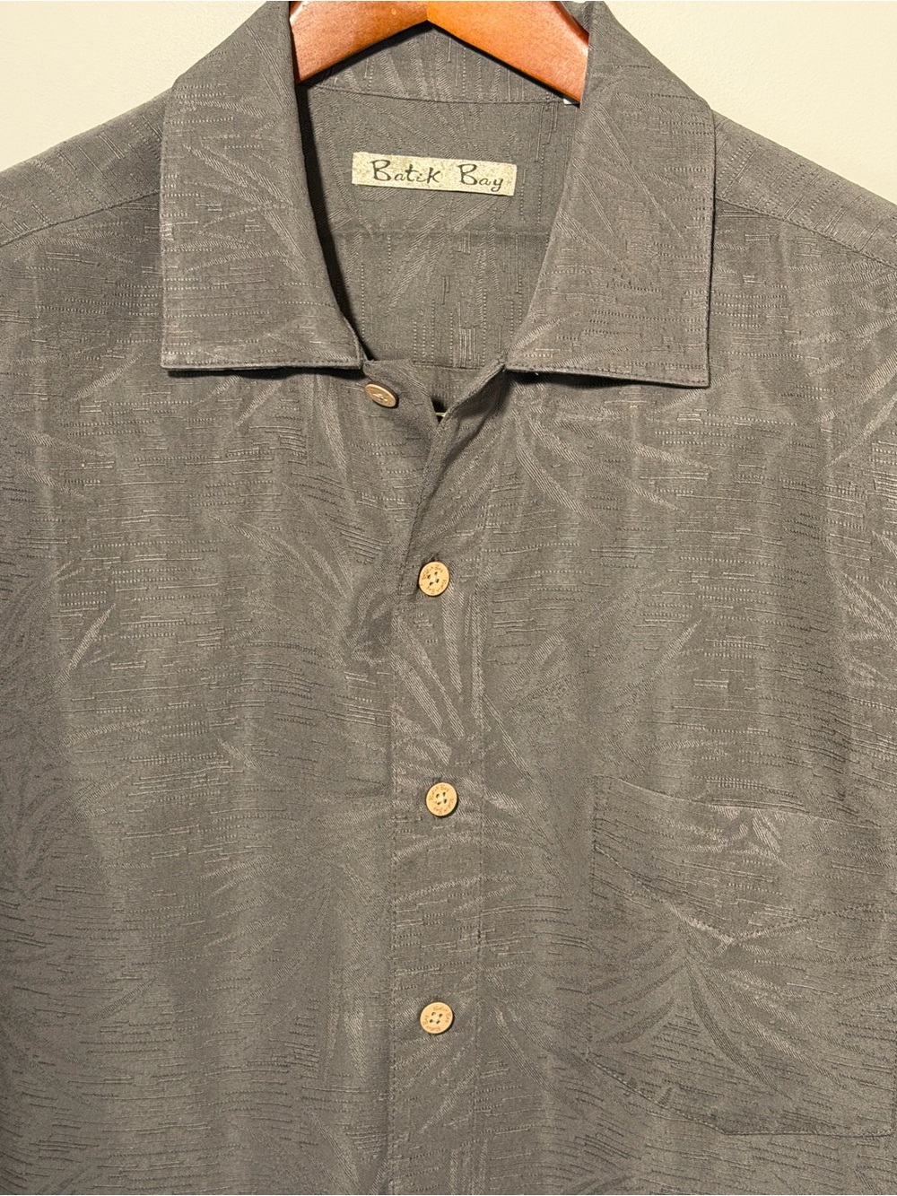Batik Bay Men's Green Short-Sleeve Island-Inspired Button-Up Shirt